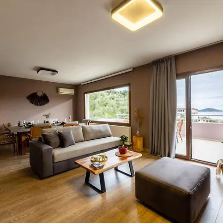 Отель Skiathos Avaton & Villas, Philian And